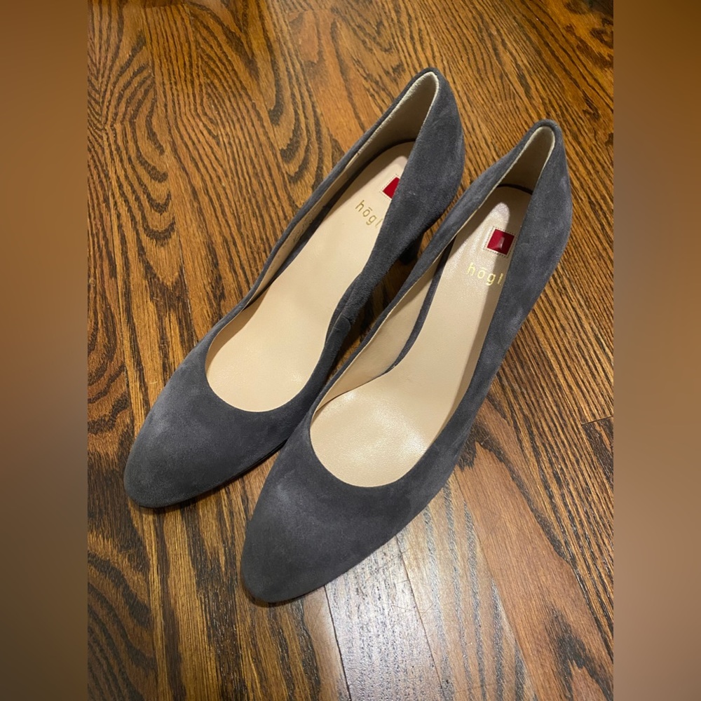 Brand new grey velvet hogl heels.
